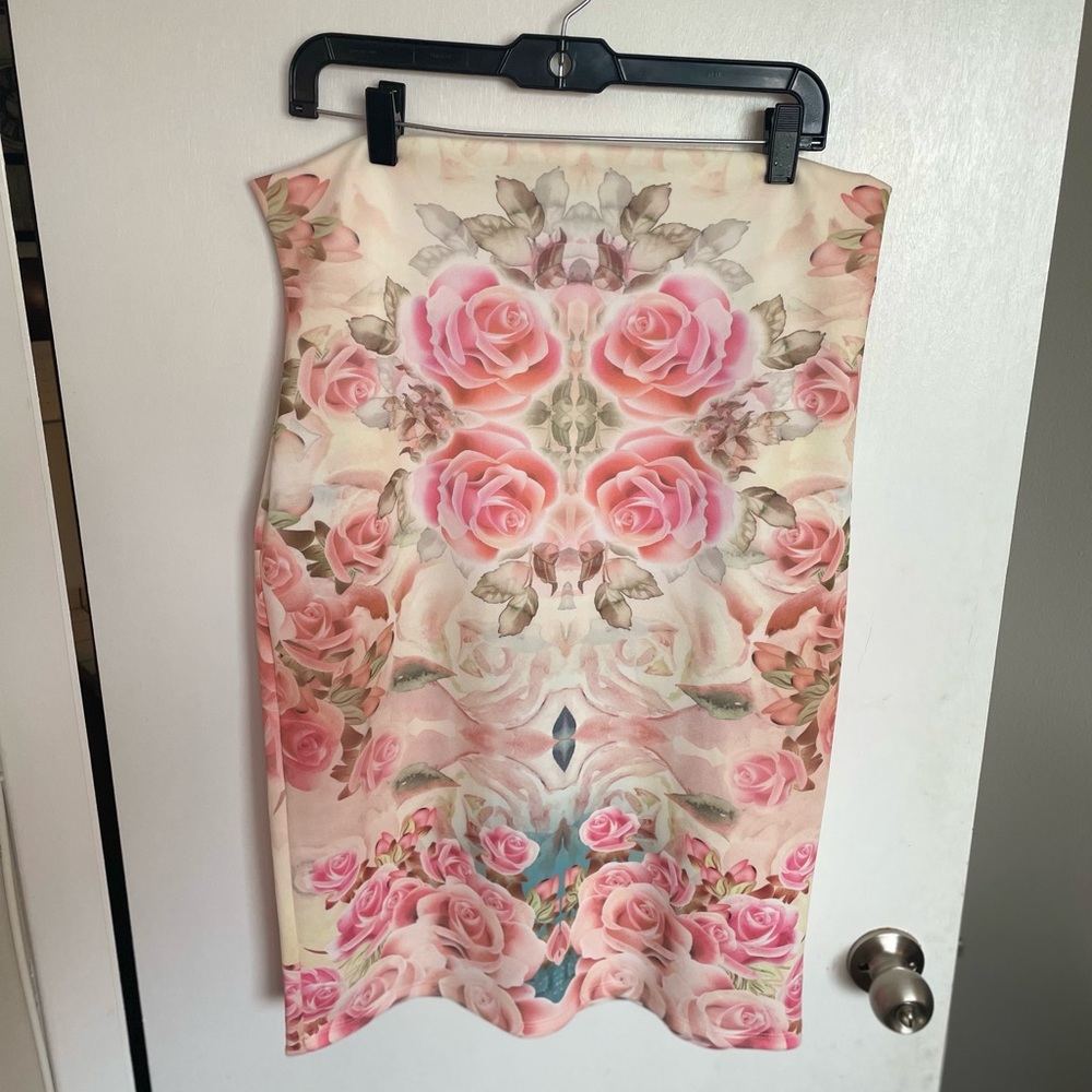 Fashion to Figure Floral Pencil Shirt - Size 2X - Picture 3 of 11